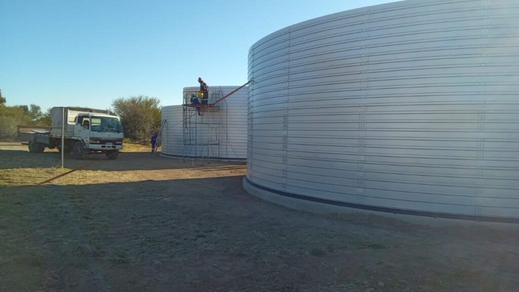 Waterinfra team assembling a Zinc-Al steel reservoir