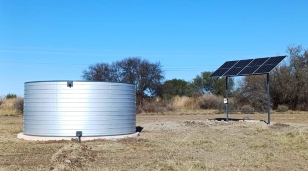 Completed Waterinfra Zinc-Al reservoir reflecting sunlight